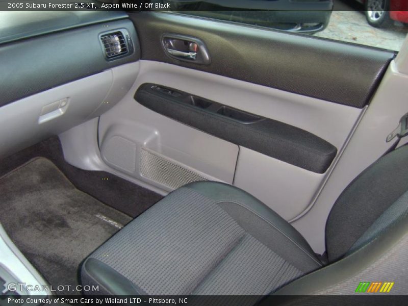 Aspen White / Off Black 2005 Subaru Forester 2.5 XT