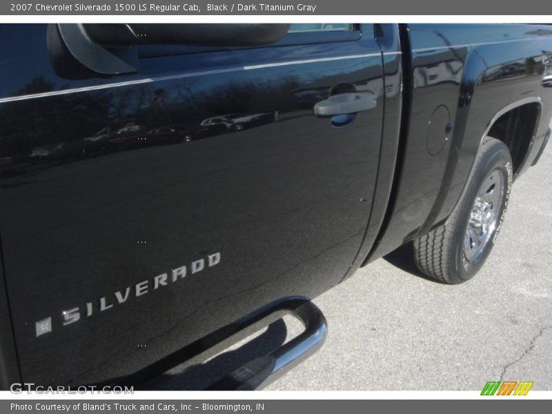 Black / Dark Titanium Gray 2007 Chevrolet Silverado 1500 LS Regular Cab