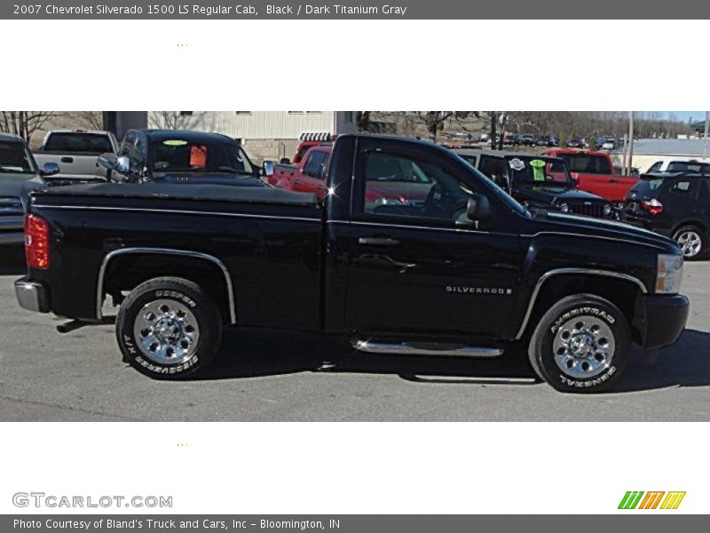 Black / Dark Titanium Gray 2007 Chevrolet Silverado 1500 LS Regular Cab