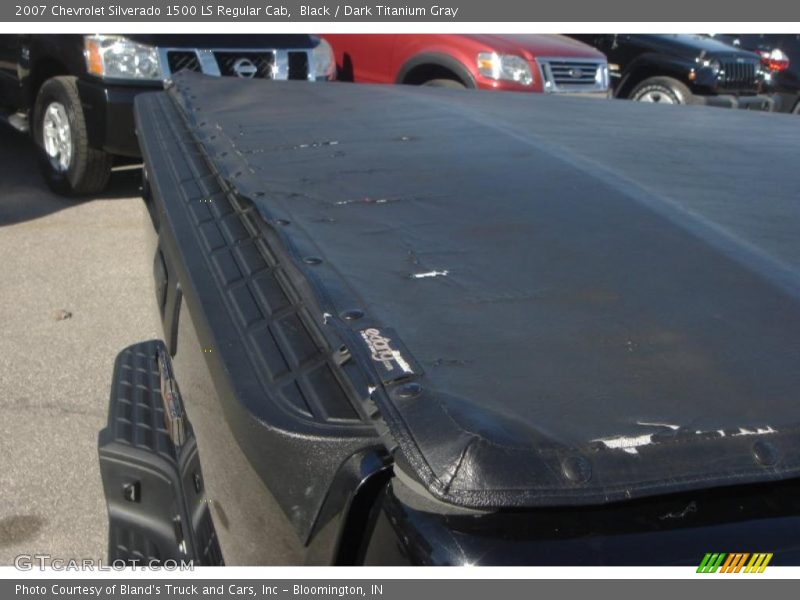 Black / Dark Titanium Gray 2007 Chevrolet Silverado 1500 LS Regular Cab