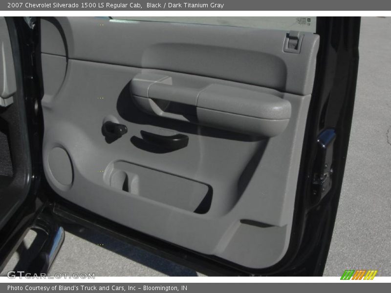 Black / Dark Titanium Gray 2007 Chevrolet Silverado 1500 LS Regular Cab