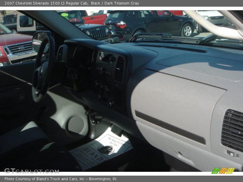 Black / Dark Titanium Gray 2007 Chevrolet Silverado 1500 LS Regular Cab