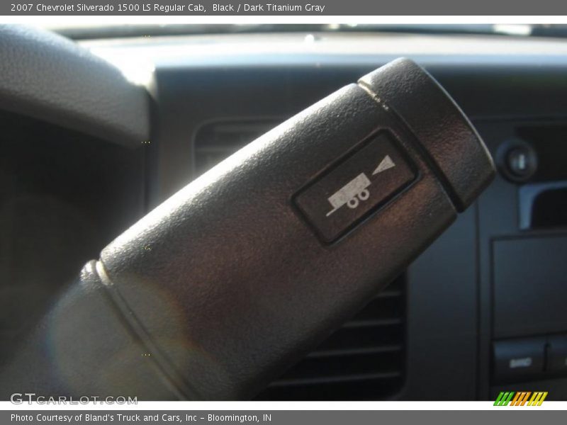 Black / Dark Titanium Gray 2007 Chevrolet Silverado 1500 LS Regular Cab