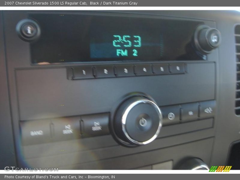Black / Dark Titanium Gray 2007 Chevrolet Silverado 1500 LS Regular Cab