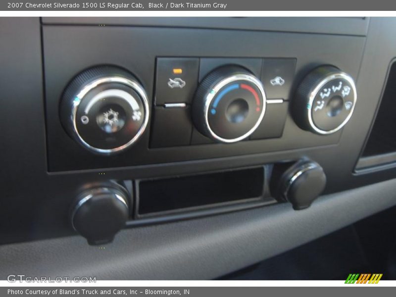 Black / Dark Titanium Gray 2007 Chevrolet Silverado 1500 LS Regular Cab