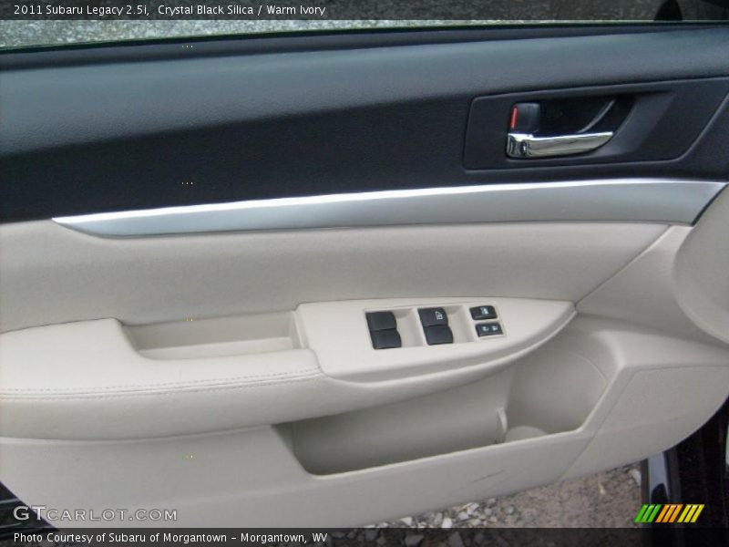 Crystal Black Silica / Warm Ivory 2011 Subaru Legacy 2.5i