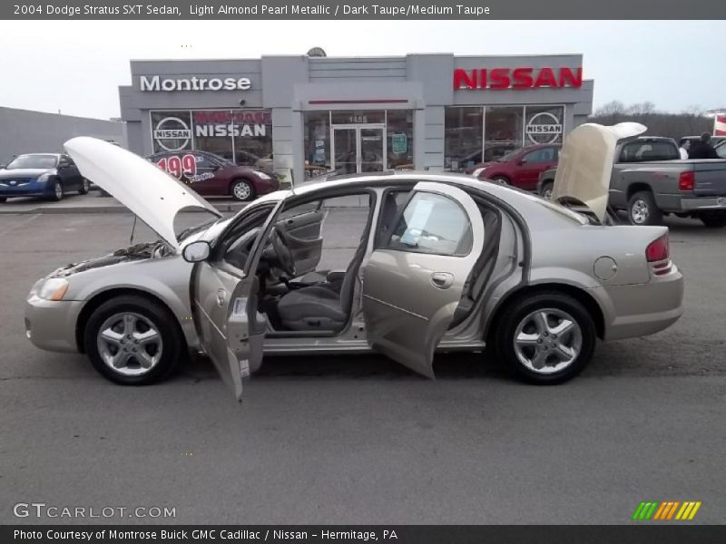 Light Almond Pearl Metallic / Dark Taupe/Medium Taupe 2004 Dodge Stratus SXT Sedan