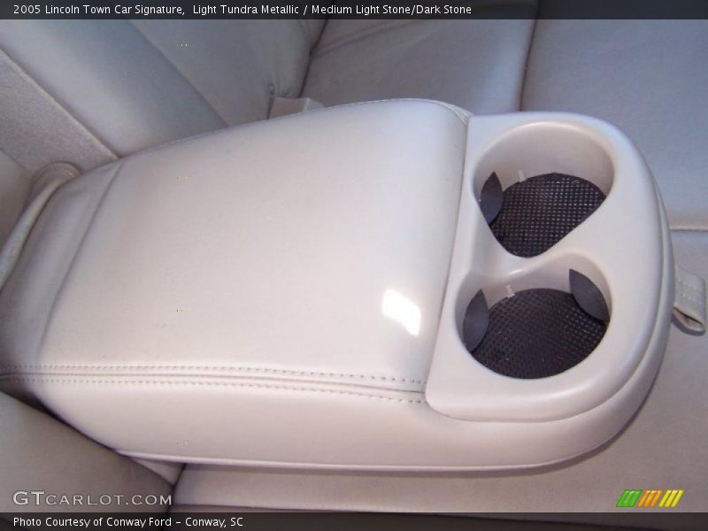 Light Tundra Metallic / Medium Light Stone/Dark Stone 2005 Lincoln Town Car Signature