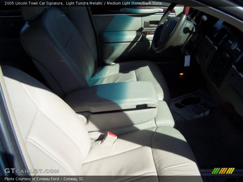 Light Tundra Metallic / Medium Light Stone/Dark Stone 2005 Lincoln Town Car Signature