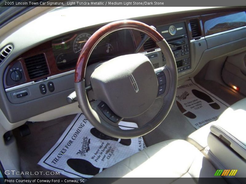 Light Tundra Metallic / Medium Light Stone/Dark Stone 2005 Lincoln Town Car Signature
