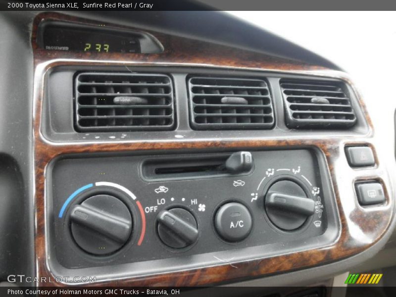 Sunfire Red Pearl / Gray 2000 Toyota Sienna XLE