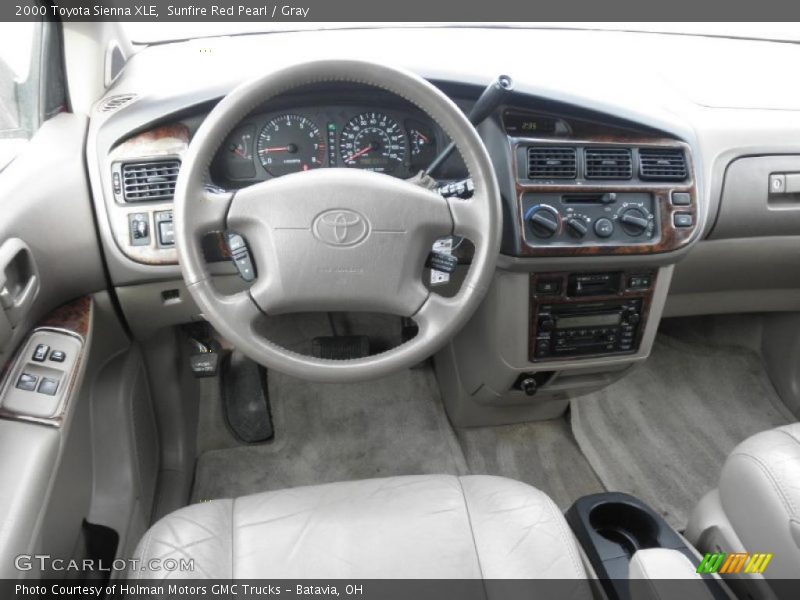 Sunfire Red Pearl / Gray 2000 Toyota Sienna XLE