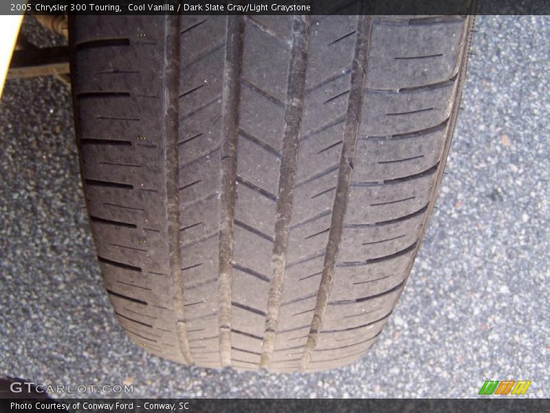 Cool Vanilla / Dark Slate Gray/Light Graystone 2005 Chrysler 300 Touring