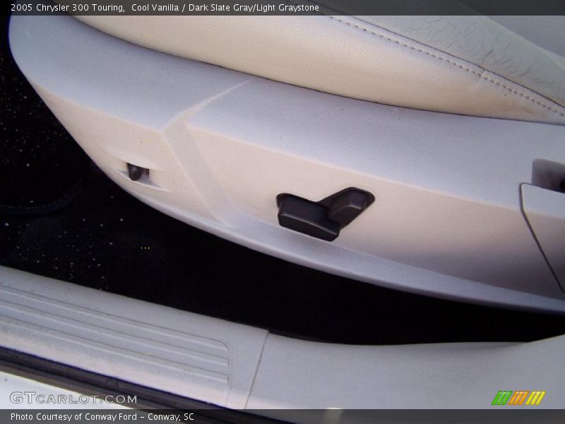 Cool Vanilla / Dark Slate Gray/Light Graystone 2005 Chrysler 300 Touring