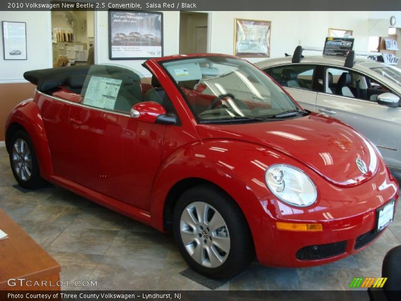 Front 3/4 View of 2010 New Beetle 2.5 Convertible