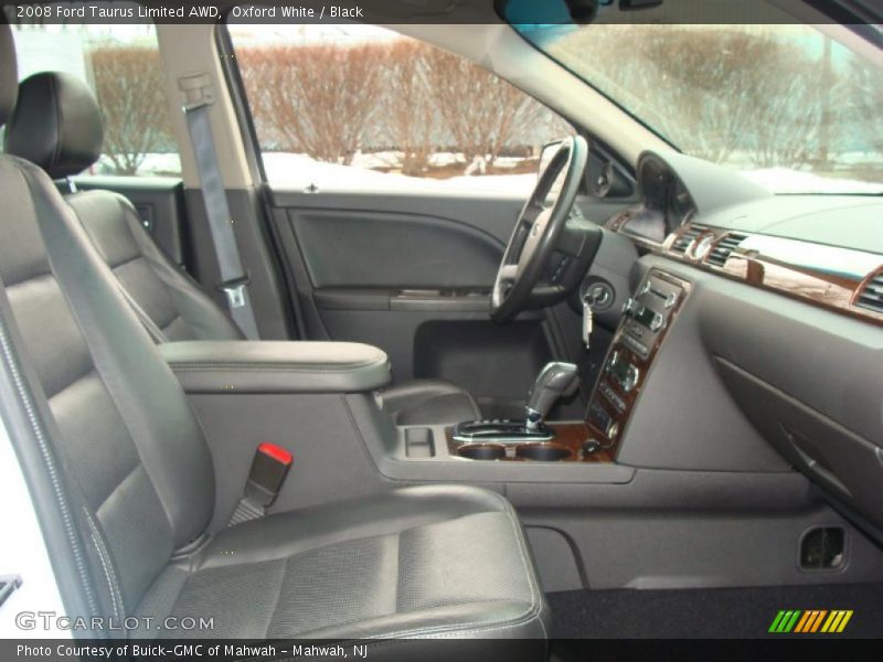 Oxford White / Black 2008 Ford Taurus Limited AWD