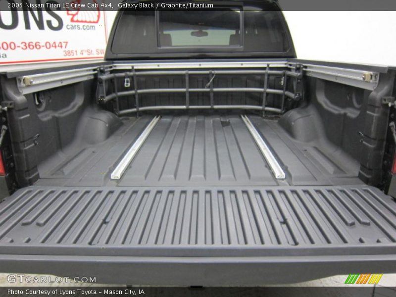Galaxy Black / Graphite/Titanium 2005 Nissan Titan LE Crew Cab 4x4