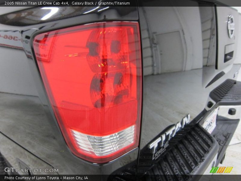 Galaxy Black / Graphite/Titanium 2005 Nissan Titan LE Crew Cab 4x4