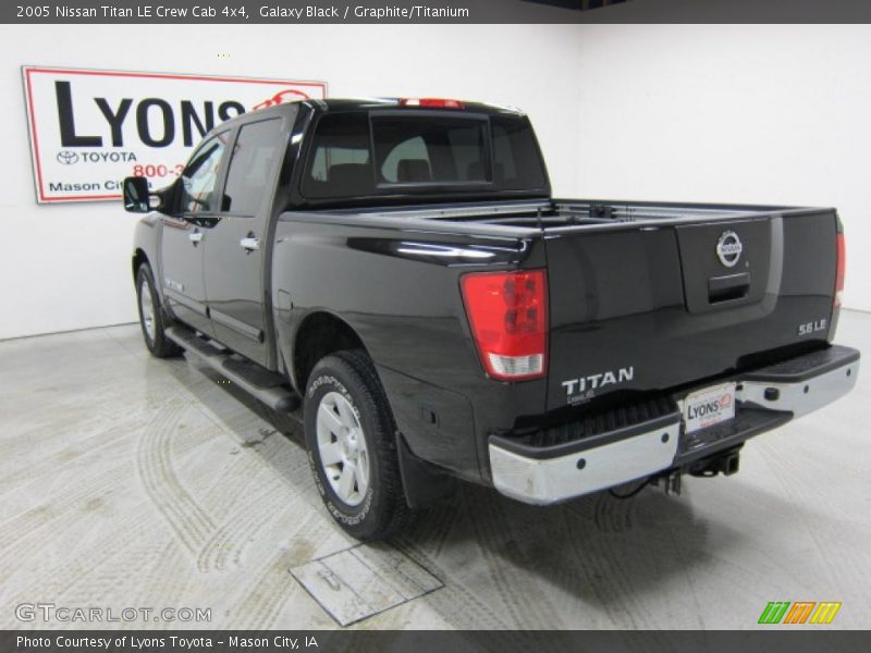 Galaxy Black / Graphite/Titanium 2005 Nissan Titan LE Crew Cab 4x4
