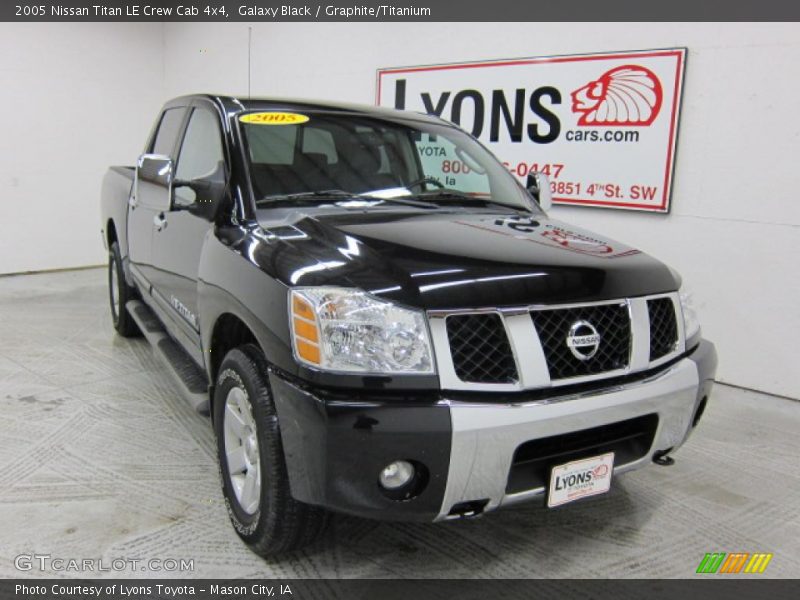 Galaxy Black / Graphite/Titanium 2005 Nissan Titan LE Crew Cab 4x4