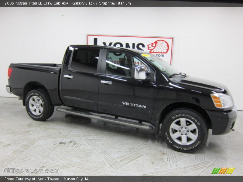 Galaxy Black / Graphite/Titanium 2005 Nissan Titan LE Crew Cab 4x4