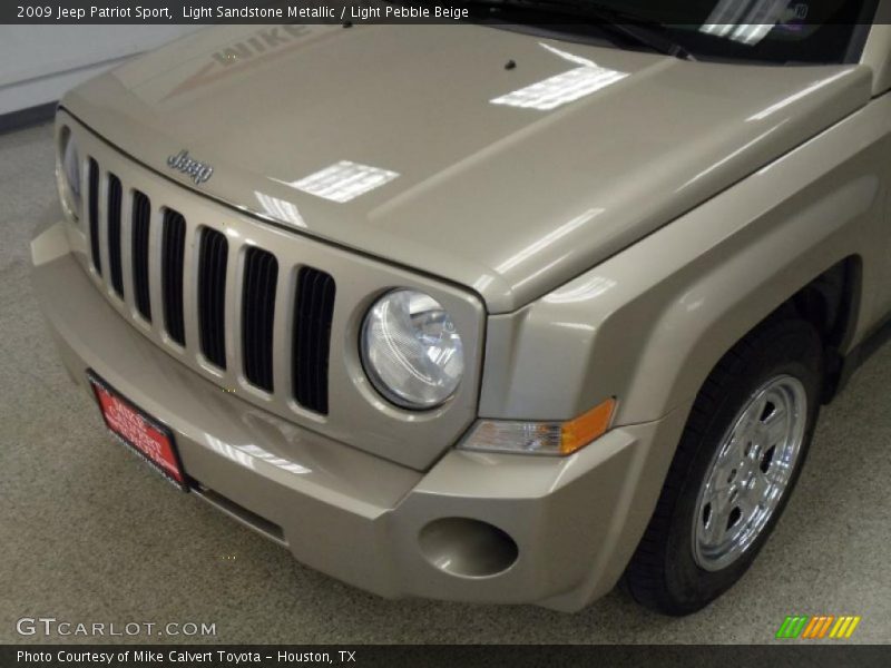 Light Sandstone Metallic / Light Pebble Beige 2009 Jeep Patriot Sport