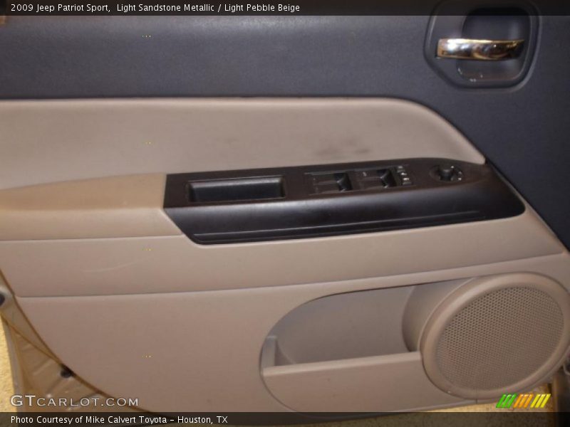 Light Sandstone Metallic / Light Pebble Beige 2009 Jeep Patriot Sport