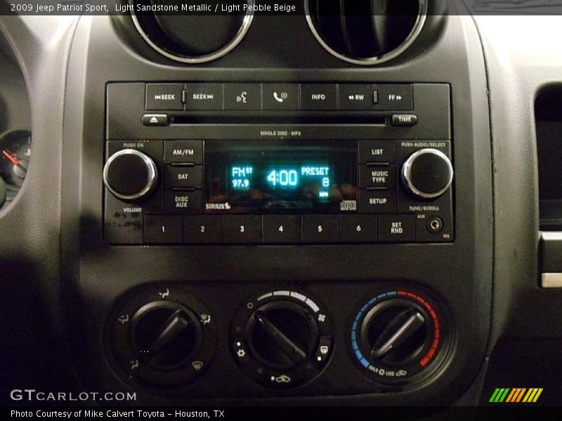 Light Sandstone Metallic / Light Pebble Beige 2009 Jeep Patriot Sport