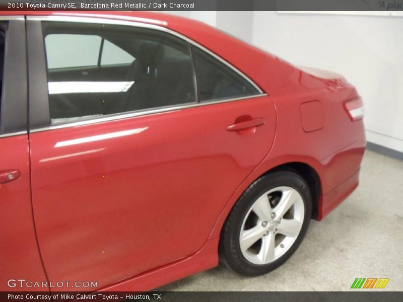 Barcelona Red Metallic / Dark Charcoal 2010 Toyota Camry SE