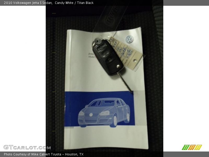 Candy White / Titan Black 2010 Volkswagen Jetta S Sedan