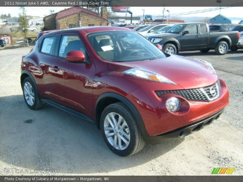 Front 3/4 View of 2011 Juke S AWD