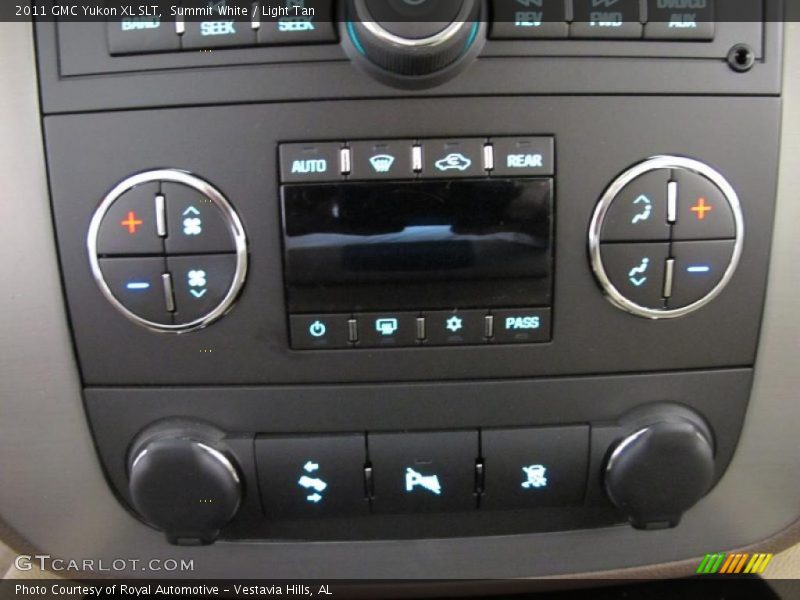 Controls of 2011 Yukon XL SLT
