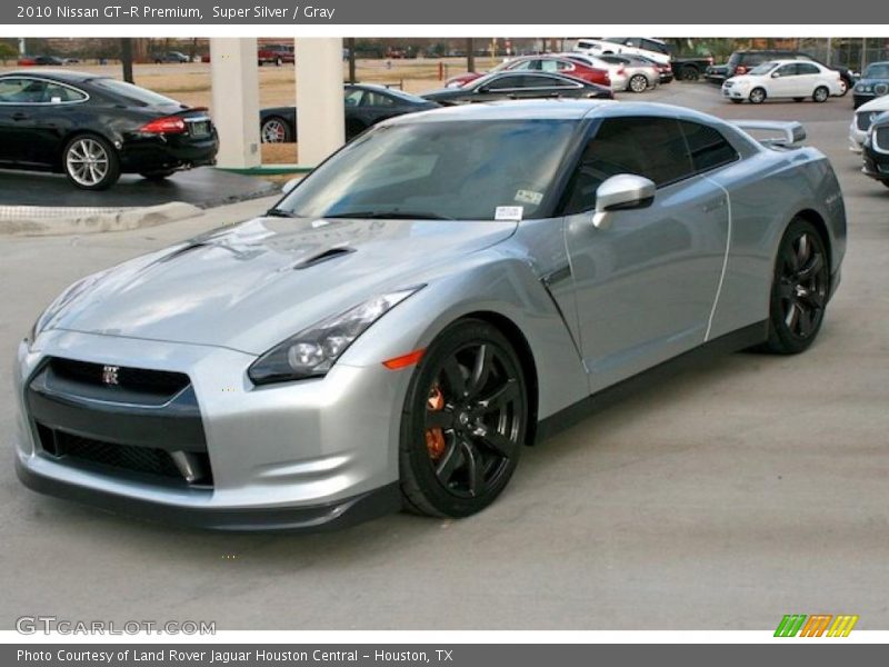 Front 3/4 View of 2010 GT-R Premium