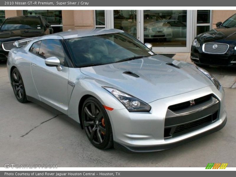 Front 3/4 View of 2010 GT-R Premium