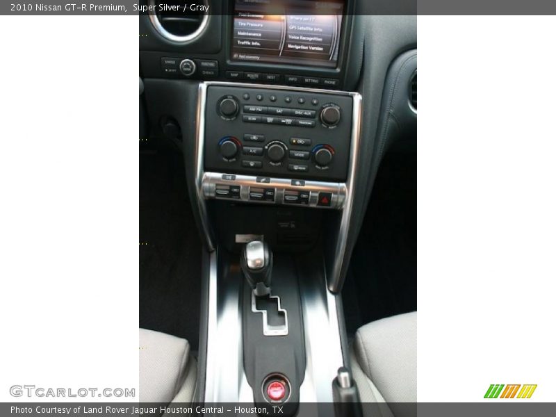 Controls of 2010 GT-R Premium