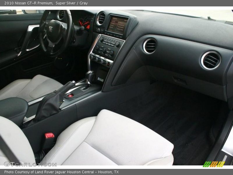 Dashboard of 2010 GT-R Premium
