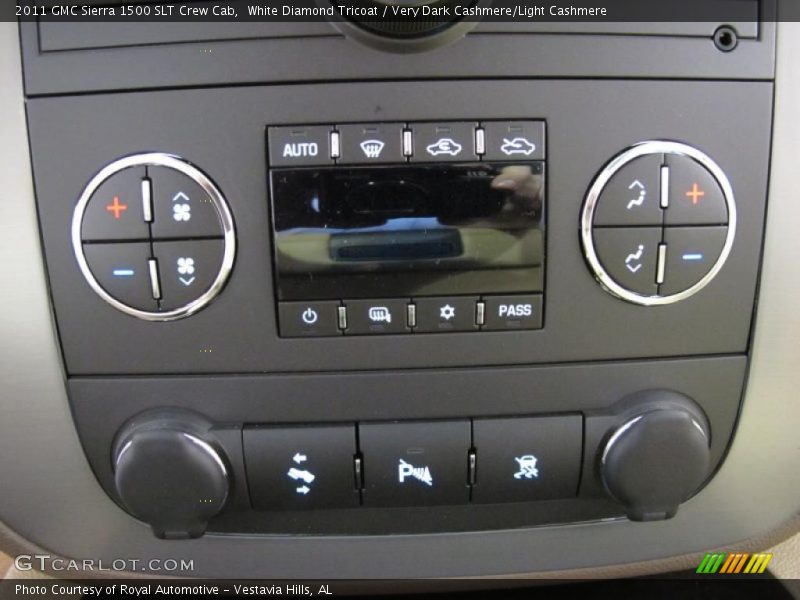 Controls of 2011 Sierra 1500 SLT Crew Cab