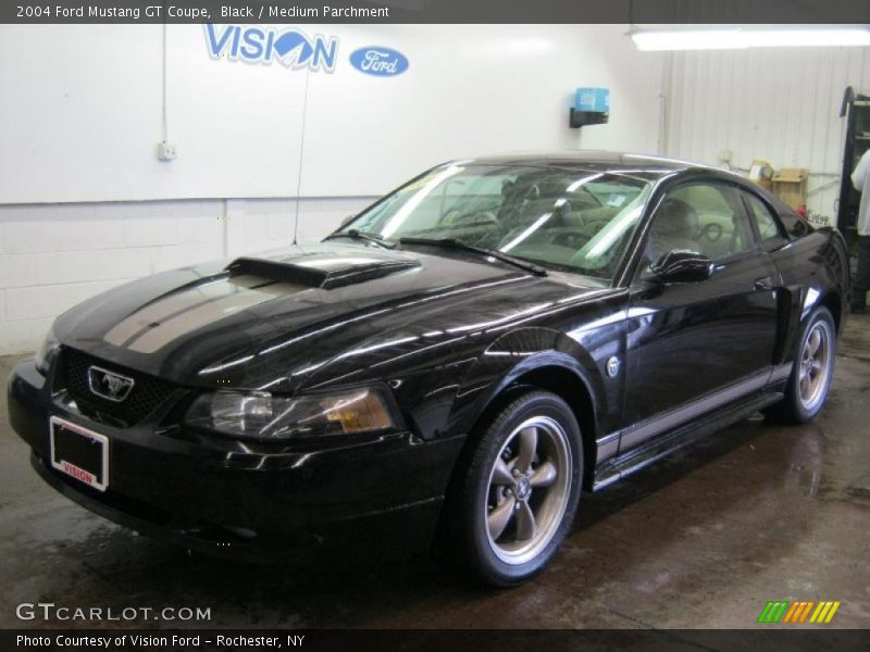 Black / Medium Parchment 2004 Ford Mustang GT Coupe