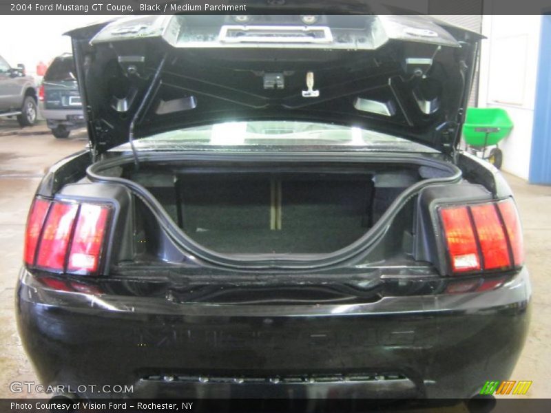 Black / Medium Parchment 2004 Ford Mustang GT Coupe