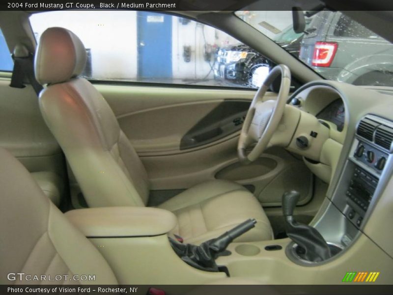Black / Medium Parchment 2004 Ford Mustang GT Coupe