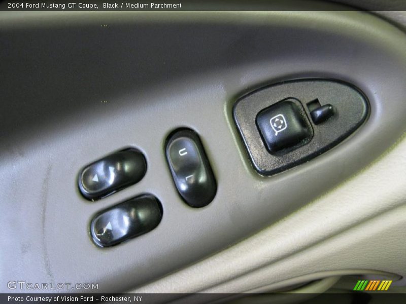 Black / Medium Parchment 2004 Ford Mustang GT Coupe