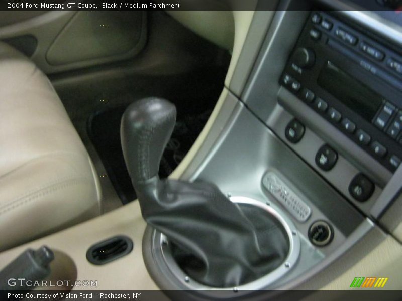 Black / Medium Parchment 2004 Ford Mustang GT Coupe