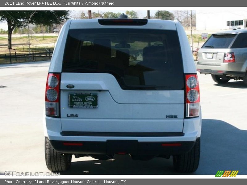 Fuji White / Almond/Nutmeg 2011 Land Rover LR4 HSE LUX