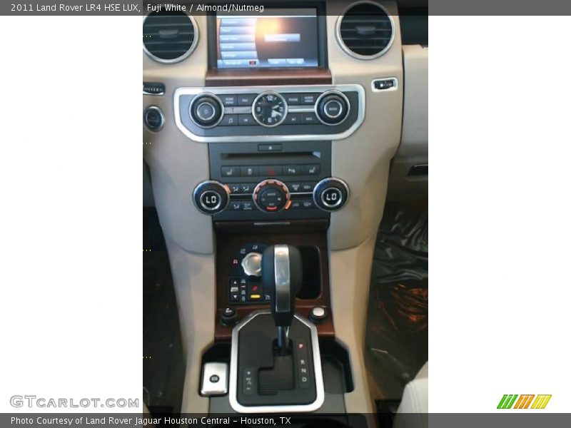 Fuji White / Almond/Nutmeg 2011 Land Rover LR4 HSE LUX