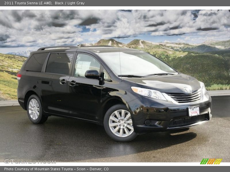 Front 3/4 View of 2011 Sienna LE AWD