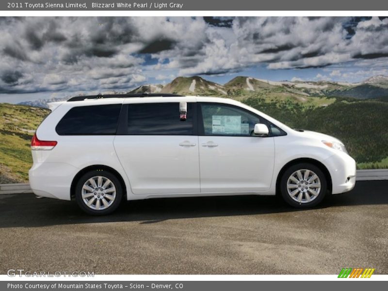 Blizzard White Pearl / Light Gray 2011 Toyota Sienna Limited