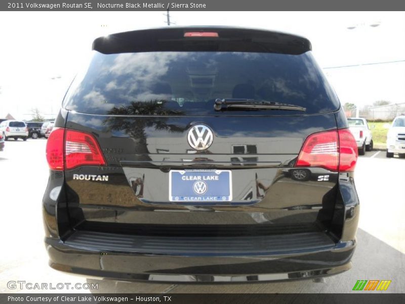 Nocturne Black Metallic / Sierra Stone 2011 Volkswagen Routan SE
