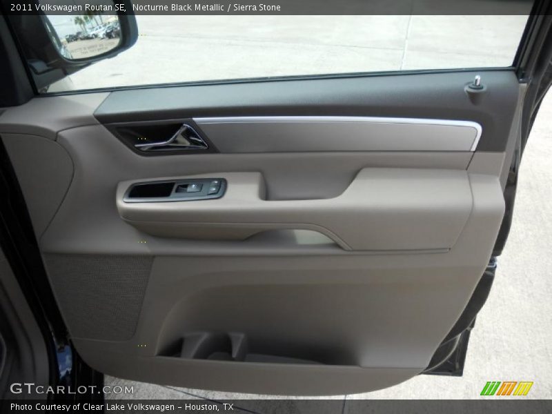 Nocturne Black Metallic / Sierra Stone 2011 Volkswagen Routan SE