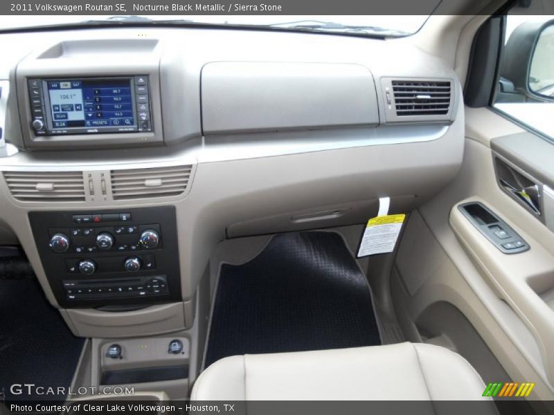 Nocturne Black Metallic / Sierra Stone 2011 Volkswagen Routan SE