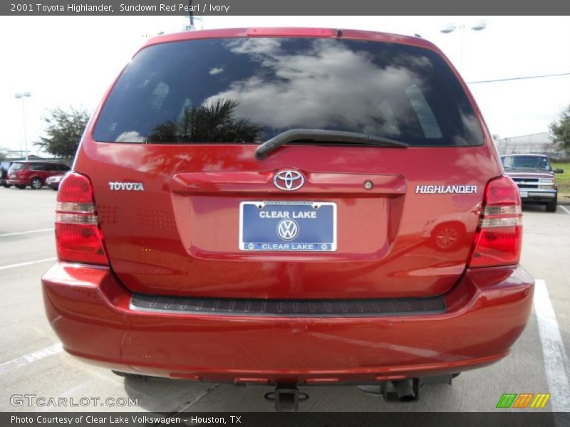 Sundown Red Pearl / Ivory 2001 Toyota Highlander